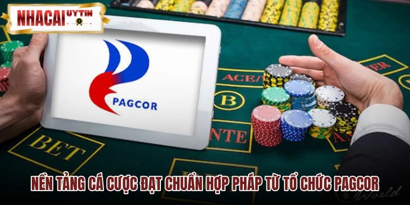 Mở trình duyệt Safari, truy cập vào link chuẩn của cổng game và chọn tải bản dành riêng cho iOS.